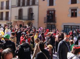 La UBIC explora la Ruta de la LletConfeti, disfresses i bon ambient al Carnestoltes de Prats de Lluçanès