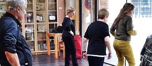 Taller de ball en línia i rutes saludables al Centre de Dia-Espai Social per a la gent gran