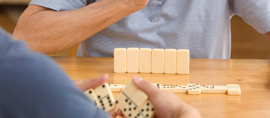 Torneig de jocs de taula intergeneracional a l’Espai Social per a la gent gran