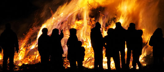 Els Focs de Sant Isidre, una tradició ben viva a Prats de Lluçanès