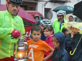 Diverses entitats pradenques i de la comarca porten la Flama del Canigó al Lluçanès