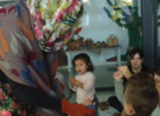 Grans i petits celebren la Castanyada a Prats de Lluçanès