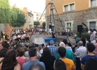 L’Obrim de nit porta el circ a Prats de Lluçanès