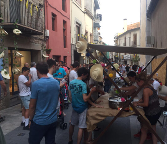 L’Obrim de Nit omple de festa i comerç el centre de Prats