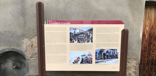 La Trencadansa i el Contrapàs, protagonistes d’un nou plafó a la plaça Vella