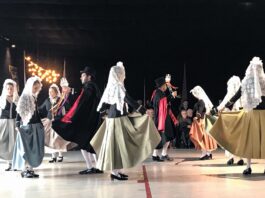 Unes 500 persones vibren al so de la Trencadansa al Pavelló