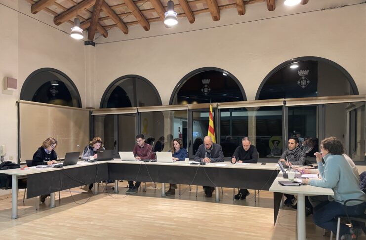 Prats de Lluçanès aprova el pressupost de 2023 amb una inversió de 950.000 euros per substituir tot l’enllumenat públic del poble