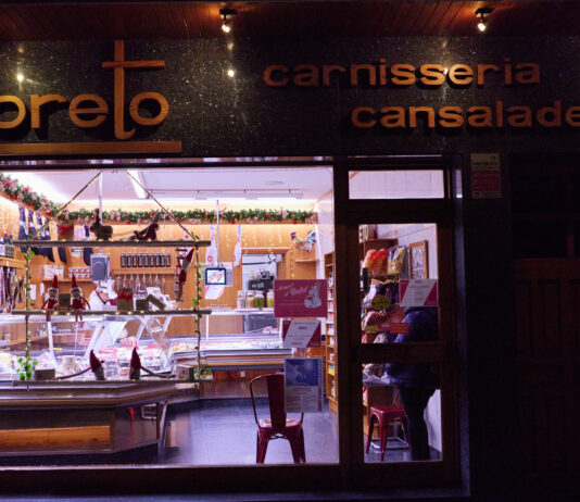 Ca la Loreto, Infoactiva’t i Peixateria Escrigas, guanyadors del Concurs d’Aparadors de Nadal 2022