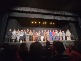 La presentació de l’obra “El nostre Orient Llunyà – creació col·lectiva” reuneix 300 persones a la sala polivalent