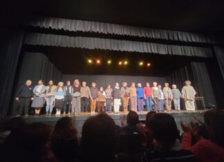 La presentació de l’obra “El nostre Orient Llunyà – creació col·lectiva” reuneix 300 persones a la sala polivalent