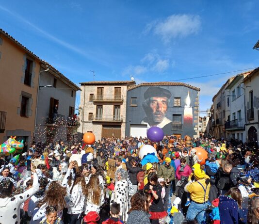 Prats de Lluçanès vibra amb un Carnestoltes ple de color, creativitat i germanor